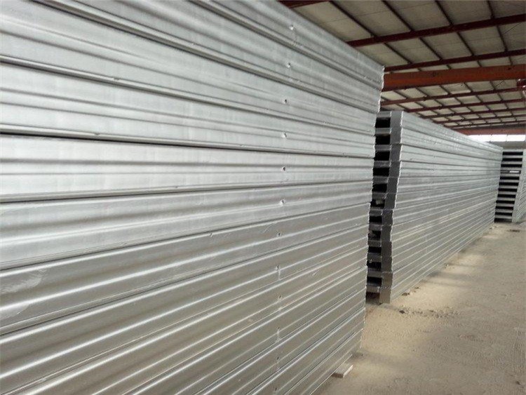 Precast load-bearing steel frame; Concrete floor slab