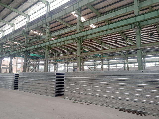 Long-span precast steel frame concrete slab